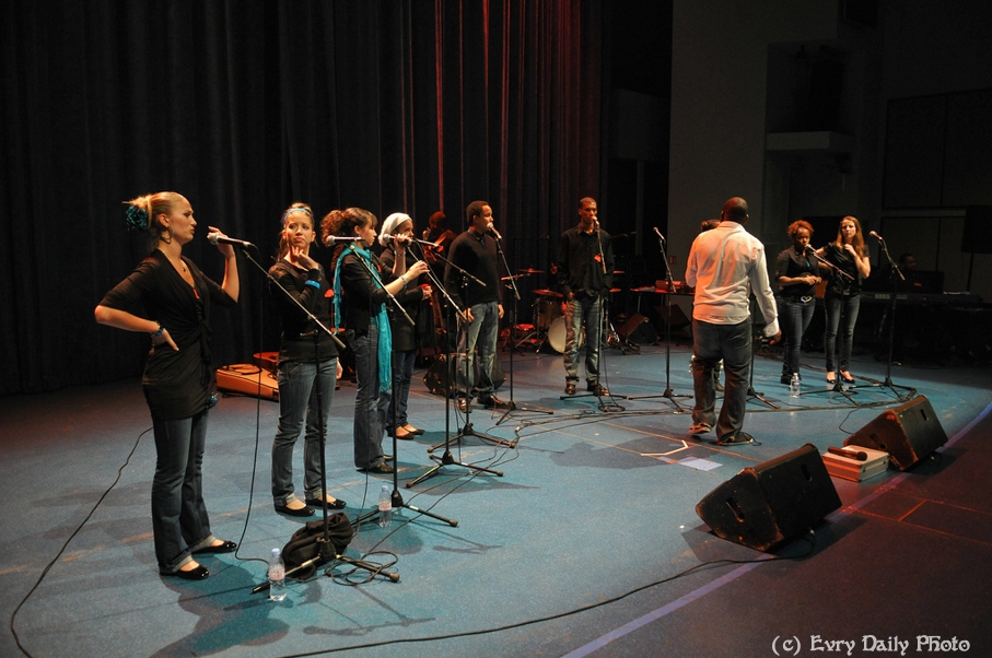 Evry Daily Photo - Telethon Evry 2010 - Concert Evry University Gospel - large - 5243392723.jpg
